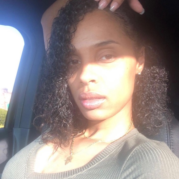 Meet your Posher, Aukia - Picture 1 of 1